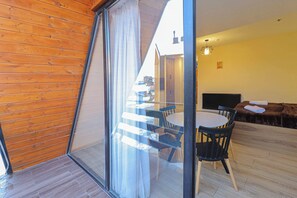 Dining - Comfy Studio in Gudauri Marshall - By Wehost (Gudauri)