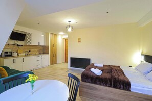 Iron/ironing board, WiFi, bed sheets - Comfy Studio in Gudauri Marshall - By Wehost (Gudauri)