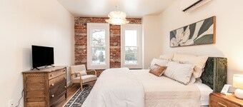 The Oak - Short Stays on Market