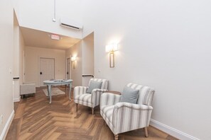 Interior - The Social - Short Stays on Market (Onancock)
