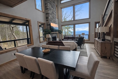 Eagle`s Landing: New! Luxe Pool Cabin w/MTN Views! Hot Tub*Games