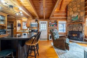 Fridge, microwave, oven, stovetop - Peaceful 2BR*Hot Tub*Arcade*Community Pool*Privacy (Sevierville)