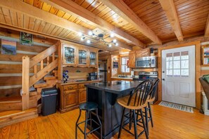 Fridge, microwave, oven, stovetop - Peaceful 2BR*Hot Tub*Arcade*Community Pool*Privacy (Sevierville)