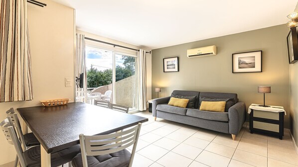 Apartment | Living room - Seaside Stay in Sari-solenzara (Sari-Solenzara)