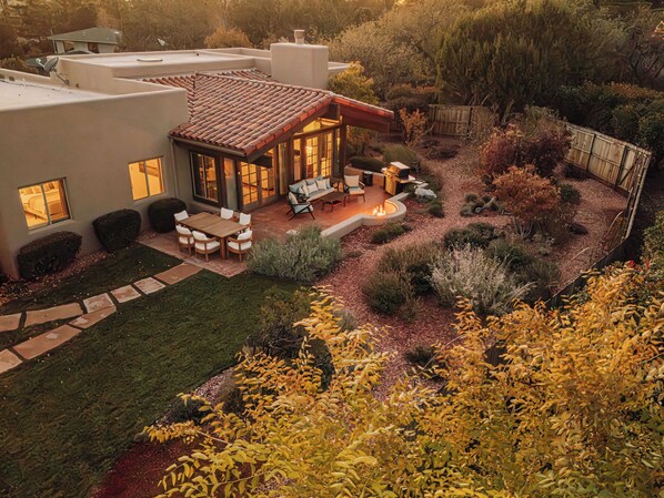 Outdoor dining - A Sedona Scenic Escape w/ Private Wellness Center (Sedona)