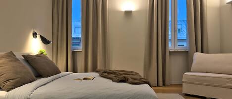 Työpöytä, silitysrauta/-lauta, Wi-Fi, vuodevaatteet