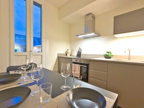 Fridge, microwave, oven, stovetop - Casa delle Rosine, elegance in the heart of Turin (Torino)