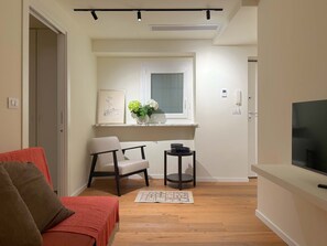 TV, offices - Casa delle Rosine, elegance in the heart of Turin (Torino)