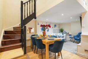 Interior - 4 bedroom entire house in Kensington (London)