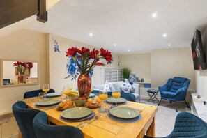 Dining - 4 bedroom entire house in Kensington (London)