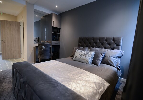 Suite, Private Bathroom | Desk, laptop workspace, blackout drapes, iron/ironing board - Ladywell House (Birmingham)