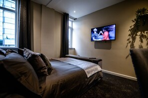 Suite, Private Bathroom | Desk, laptop workspace, blackout drapes, iron/ironing board - Ladywell House (Birmingham)