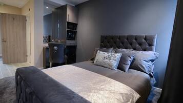 Suite, City View | Desk, laptop workspace, blackout curtains, iron/ironing board