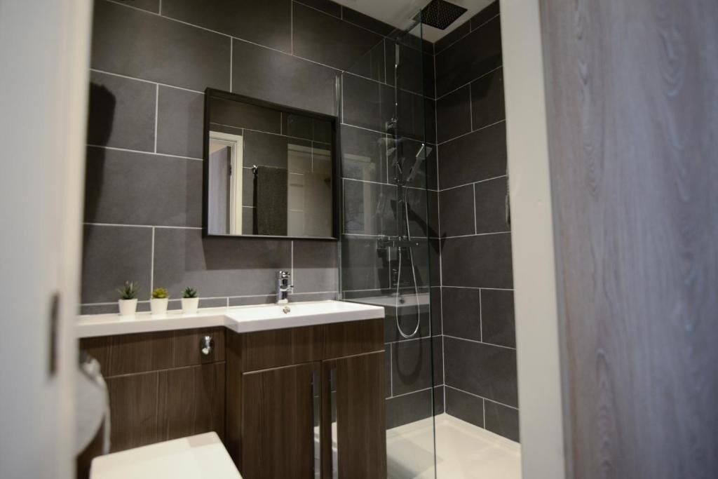 Suite, City View | Bathroom | Shower, free toiletries, hair dryer, towels