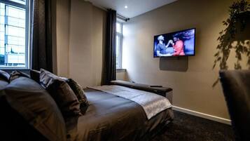 Suite, City View | Desk, laptop workspace, blackout curtains, iron/ironing board