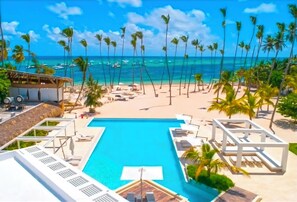 Outdoor pool - ELECT. INCLUDED, Playa Coral Bright Beachfront  2/2 apartment /20 min from PUJ (Punta Cana)