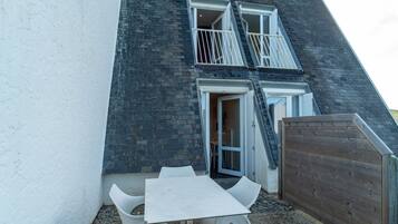 Apartment | Outdoor dining