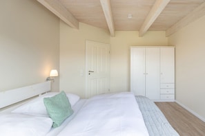 House | 4 bedrooms, individually furnished, iron/ironing board - Skandinavisches Reihenhaus in Dagbuell mit Sauna (Dagebuell)