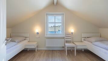 House | 4 bedrooms, individually furnished, iron/ironing board