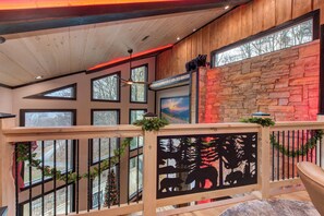 Interior - Nestled in the heart of Gatlinburg, "Waterfalls and Wildflowers" offers a serene (Gatlinburg)