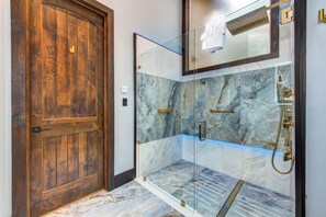 Hair dryer, towels - Nestled in the heart of Gatlinburg, "Waterfalls and Wildflowers" offers a serene (Gatlinburg)