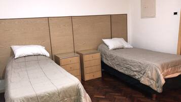 Espacio para trabajar con laptop y wifi gratis