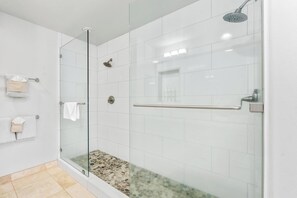 Hair dryer, towels - Summer Deal Kohala Coast 3BR Villa with Pool and Hot Tub Access (Waikoloa)