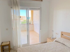 2 chambres, fer et planche à repasser, accès Internet