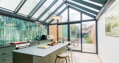 Designer loft 5 minutes from Paris with parking