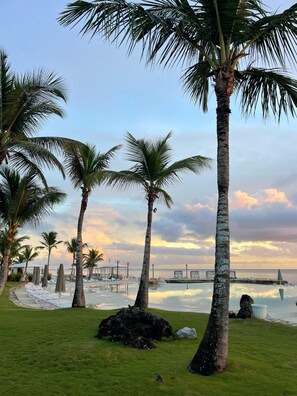 On the beach - Luxury Apartment Tracadero 2 Bedrooms Sea Pools access, Private Garden Workspace (Dominicus, Bayahibe)