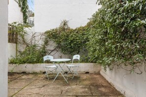 Outdoor dining - Kensington Two Bedroom House (London)