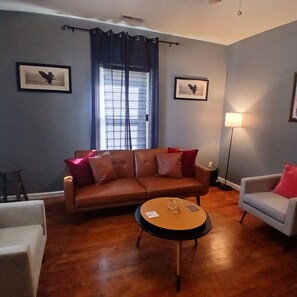 Living area - Enjoyable 3-bedroom bungalow centally located - near downtown and coliiseum (Greensboro)