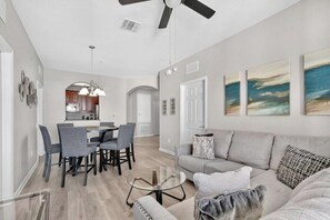 TV, video games, table football - Luxury Lakeview Vacation Condo, Vista Cay-3030 (Orlando)