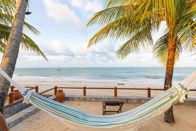 Casa Mar: Beachfront & Sea View by Carpediem