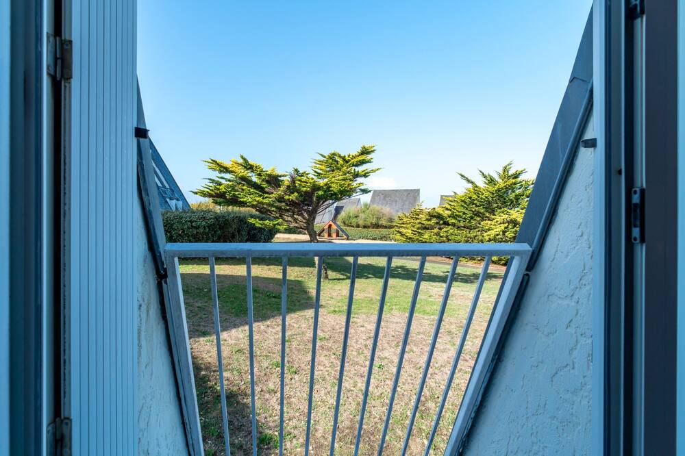 Coastal Apartment With Heated Pool - Rue Villeneuve Troloch