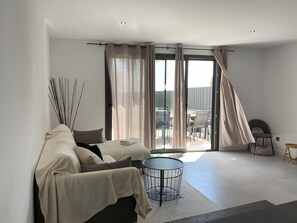 Living room - Vilanova Beach Villa for 8 (Vilanova I la Geltru)