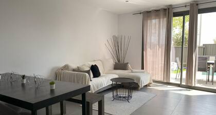 Vilanova Beach Villa for 8