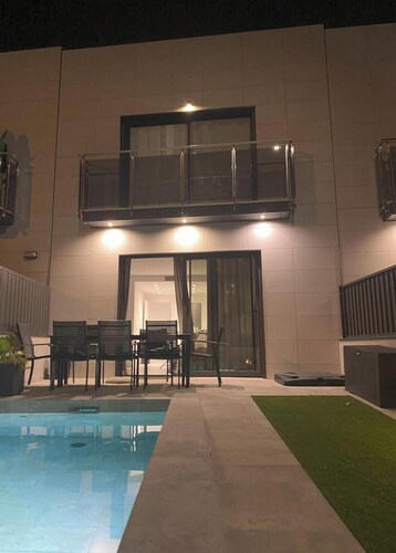 Vilanova Beach Villa for 8