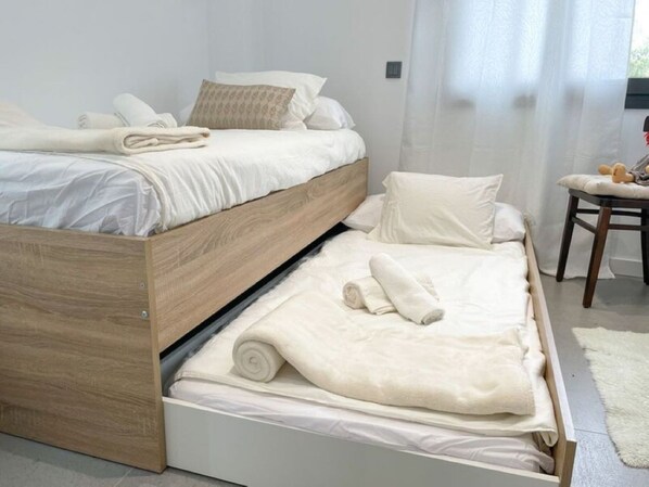 House | 4 bedrooms, individually furnished - Vilanova Beach Villa for 8 (Vilanova I la Geltru)