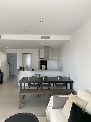 House | Dining - Vilanova Beach Villa for 8 (Vilanova I la Geltru)