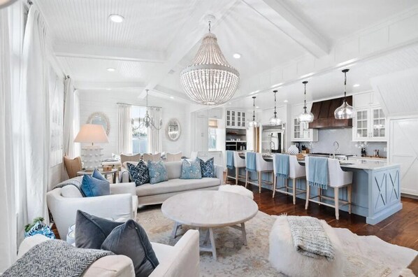 Smart TV - ⭐Luxury Seaside Home w/ Pool & Spa | Sea La Vie Seaside Main House⭐ (Santa Rosa Beach)