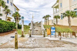 Property grounds - ⛱️Beach Access | Pet Friendly | Azure on 30A 1-205- A Wave From it All⛱️ (Santa Rosa Beach)