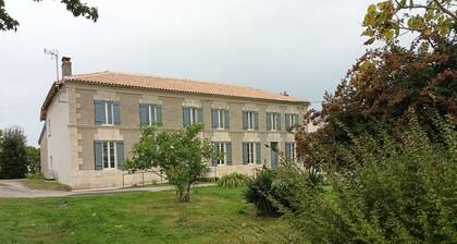 Appartement cosy à l'étage à la campagne - parking privé