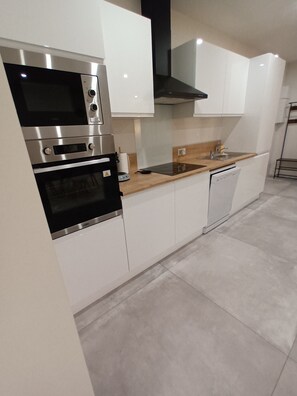 Private kitchen - Cosy first-floor apartment in the countryside - private parking (Fontaines-d'Ozillac)