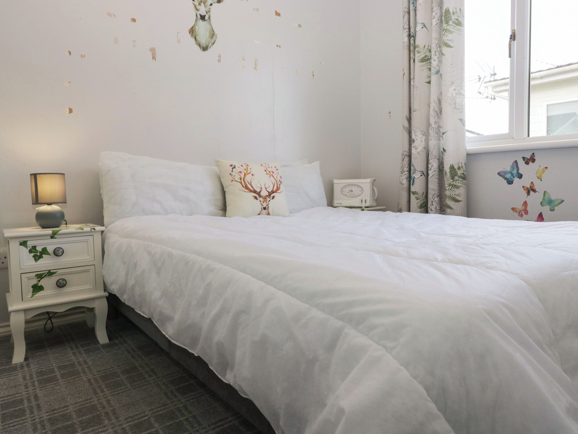 2 bedrooms, individually decorated, individually furnished