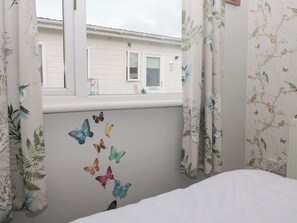 2 bedrooms, individually decorated, individually furnished - Beechtree Lodge 46 (Denny)