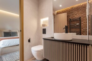 Douche, sèche-cheveux, serviettes fournies