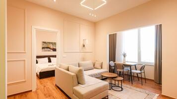 Una televisión, una oficina