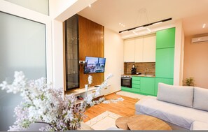 Een televisie en een kantoor