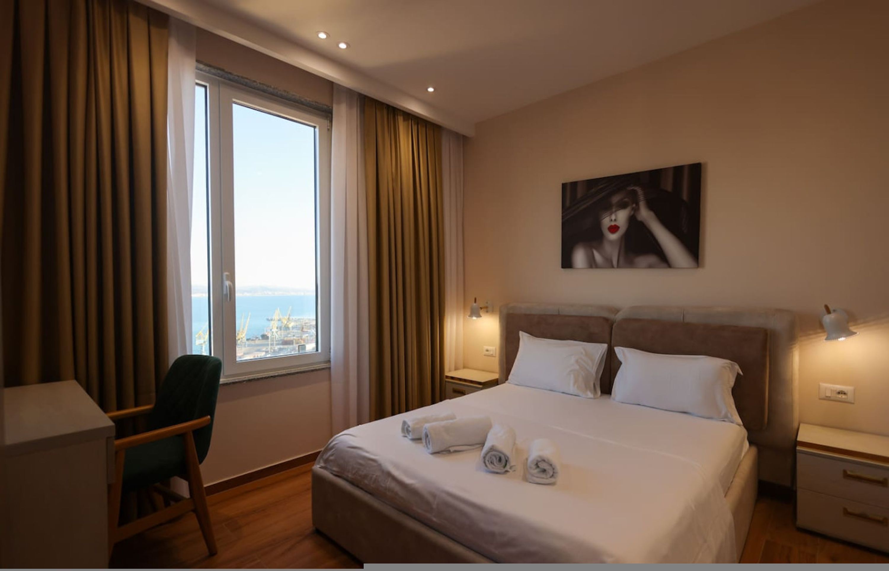 1 soverom, skrivebord og wi-fi (inkludert)